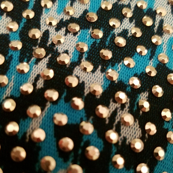 INCTunic - Picture 4 of 4